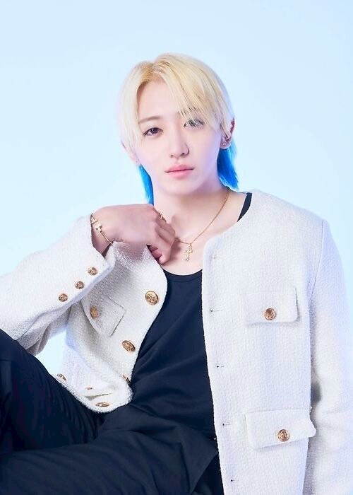 汐華 初流乃 width=