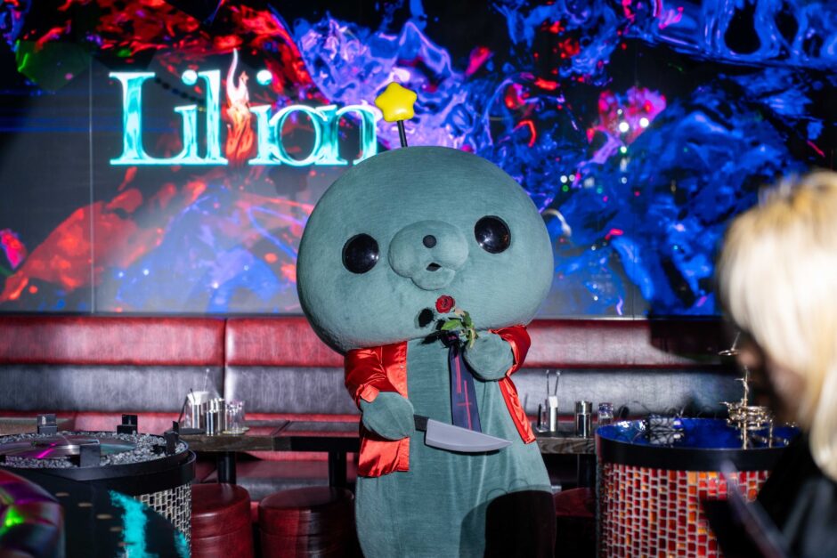 『教育番組 タマ 1st写真集 げんじつとうひ』にLillionが登場 width=